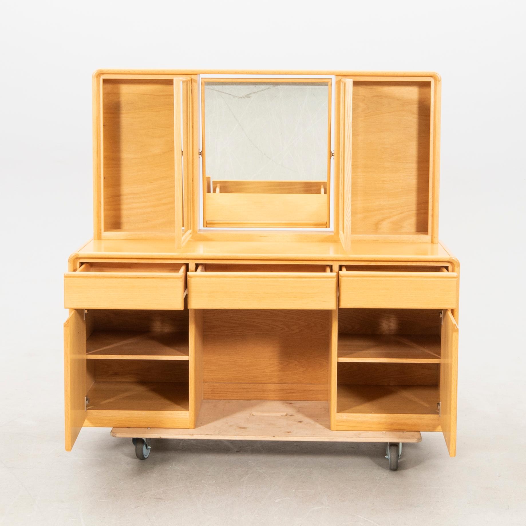 Bedroom furniture set, 4 pieces, late 20th century.