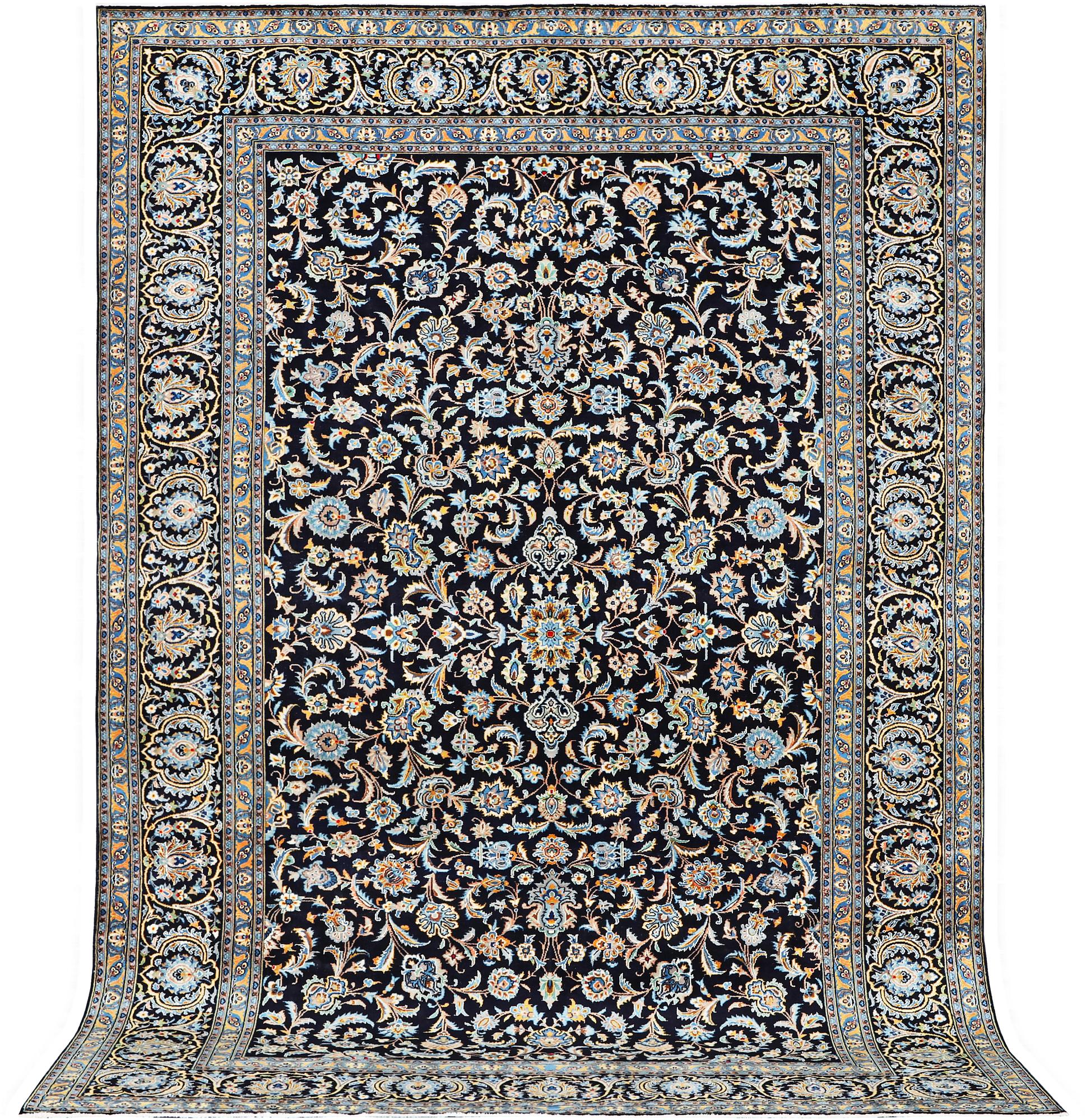 Matta, Keshan, ca 385 x 252 cm.