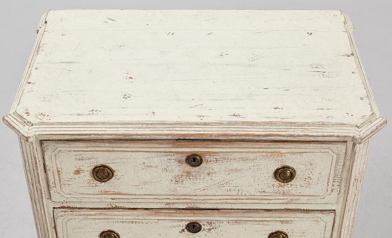 A Gustavian style chest of drawers, early 20th century.