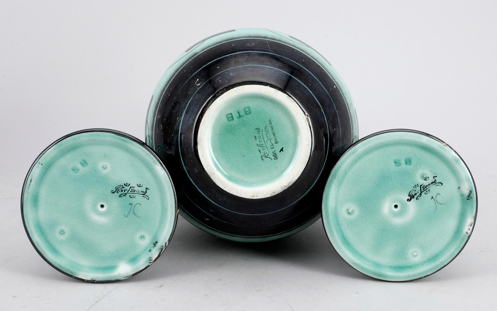 VAS SAMT LJUSSTAKAR, ett par, porslin, Ilse Claesson, Rörstrand, 1900-talets andra kvartal.