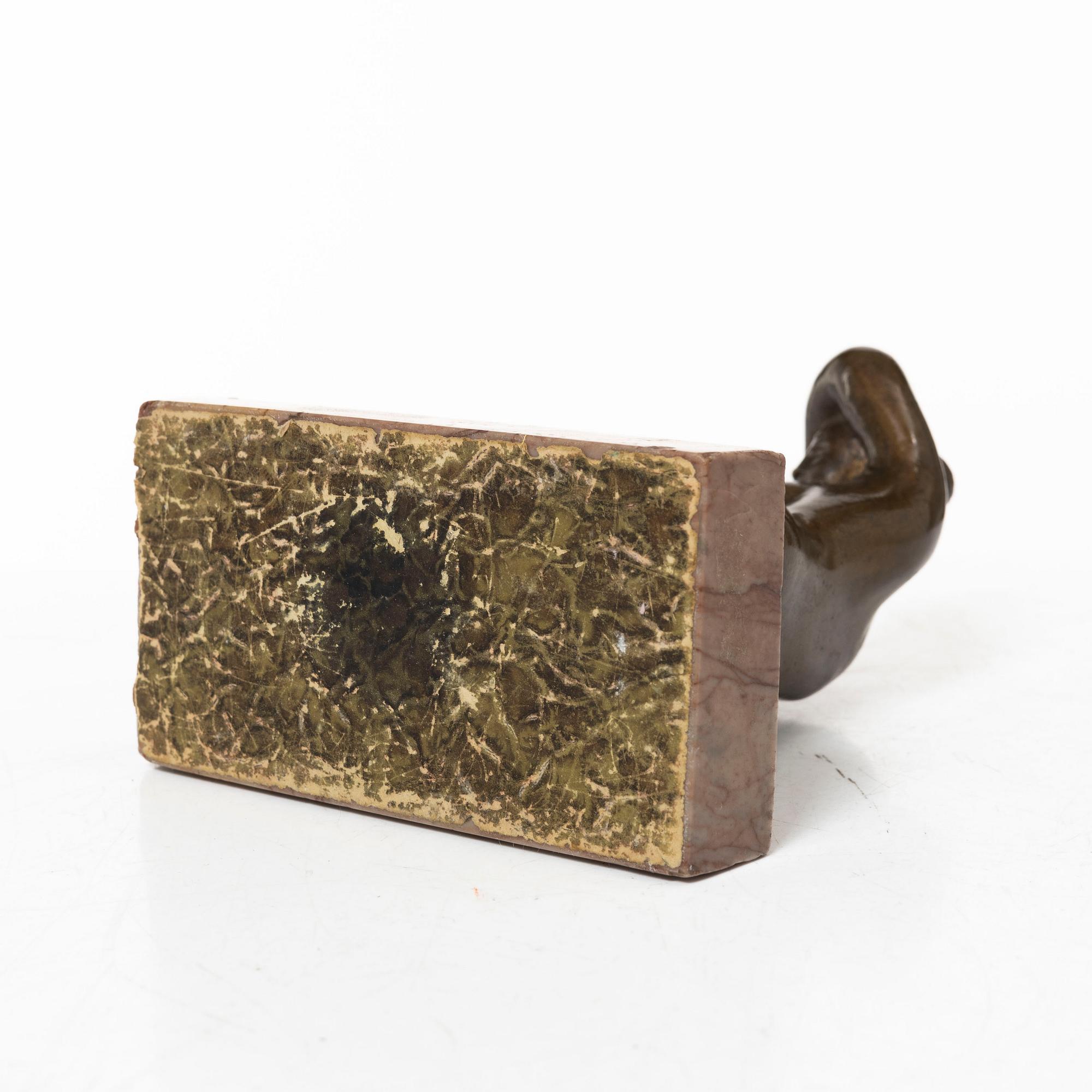 Astri Bergman-Taube, Sittande kvinna.