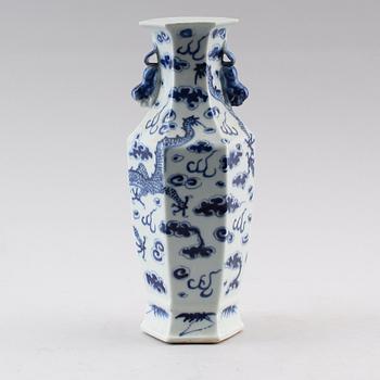 VAS, porslin, Kina, sannolikt 1800-tal.