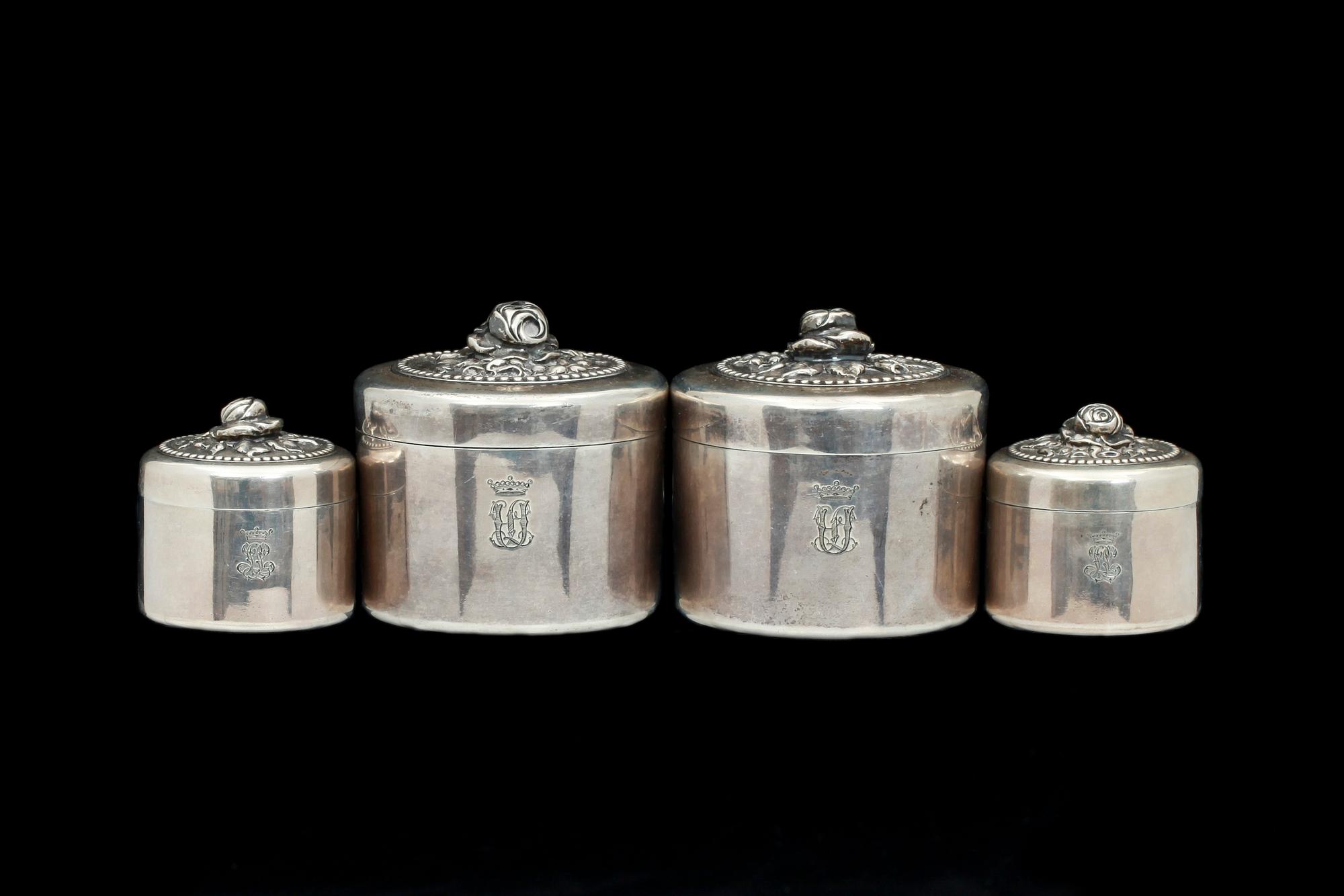 DOSOR, 2+2, silver Gustaf Möllenborg, Stockholm 1871 resp 1894. Tot 295gr.