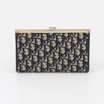 Christian Dior, clutch och scarf.