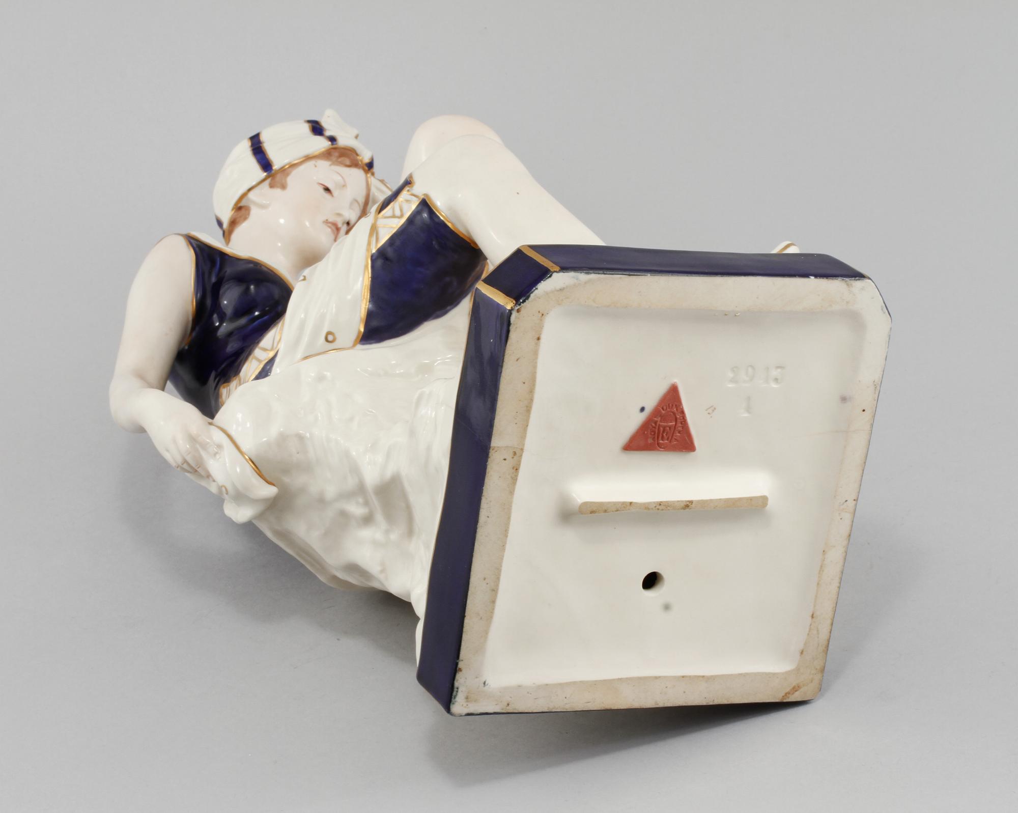 FIGURIN, porslin, Royal Dux, 1900-talets första hälft.