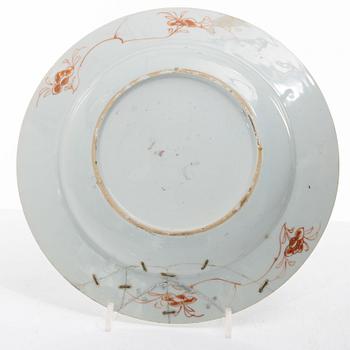 Tallrikar, fyra stycken, porslin, Kina, 1700-talets första hälft.