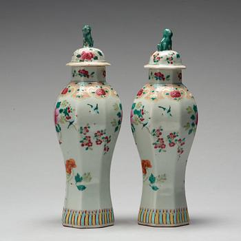 A pair of famille rose vases with cover, Samson, late 19th Century.