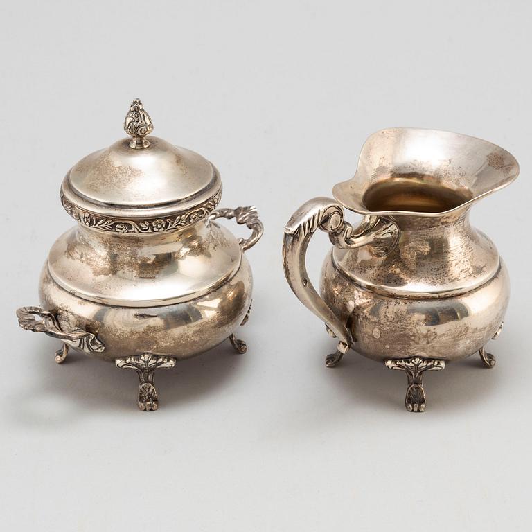 GRÄDDKANNA och SOCKERSKÅL, silver, Egypten, 1900-tal.