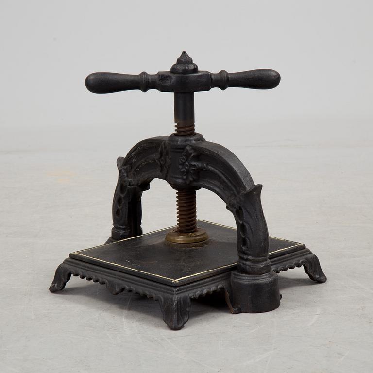 A cast iron bookbinders press from around year 1900.