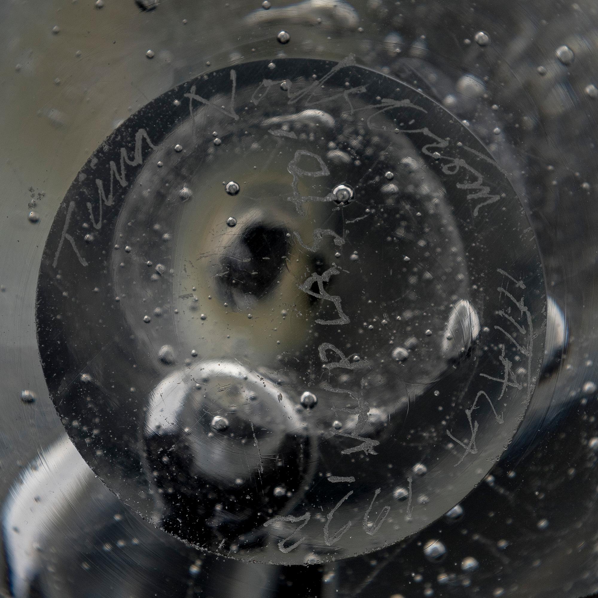 Tiina Nordström, konstglas, signerad Tiina Nordström, Iittala 1992.