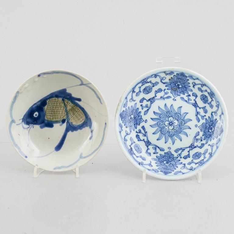 Parti kinesiskt porslin, 13 delar, Qingdynastin, 1700- och 1800-tal.