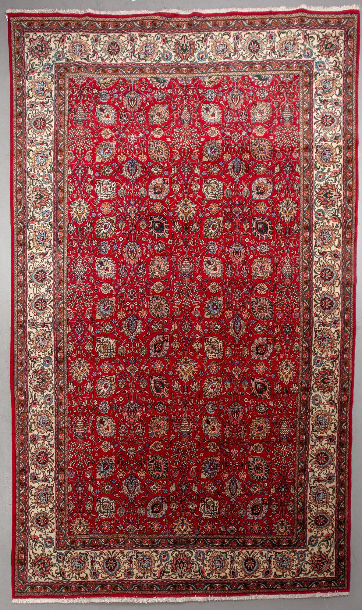 A carpet, Tabriz, ca 521 x 310 cm.
