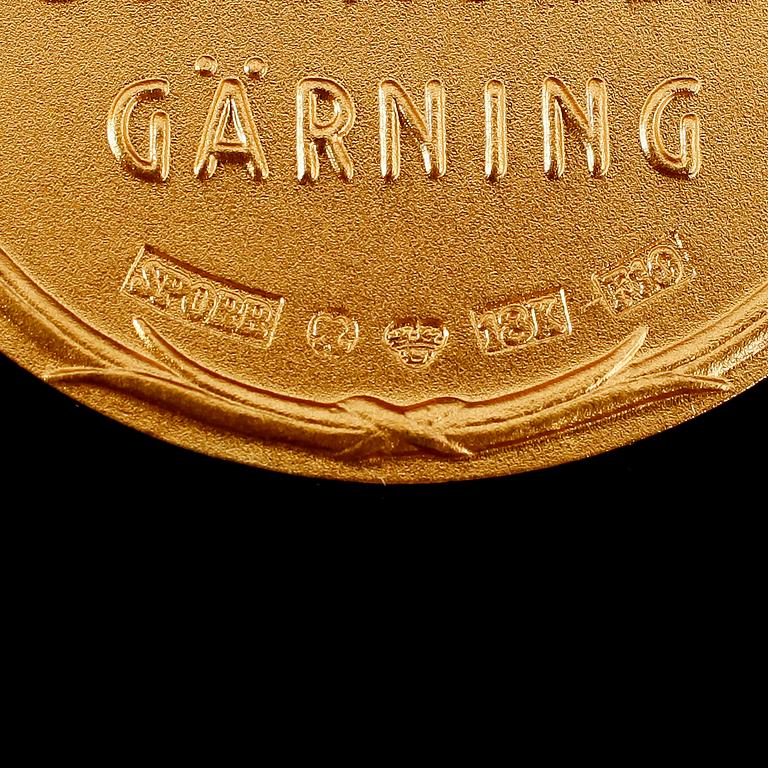 MEDALJ, 18 k guld, Sporrong, 1980. Vikt ca 27 gram.