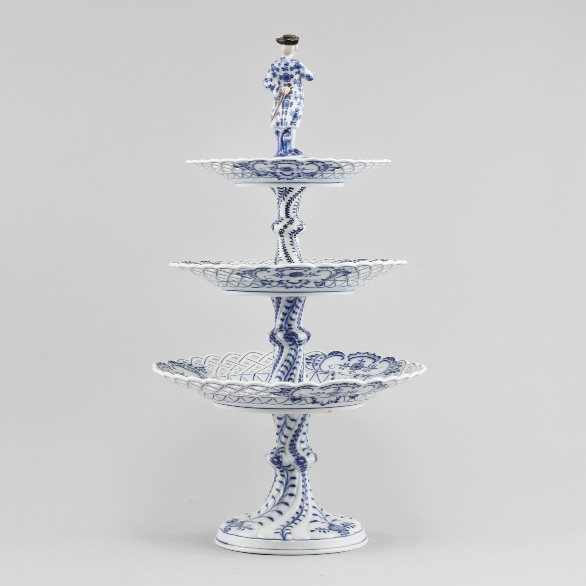 ETAGERE, SKÅL PÅ FOT samt FAT, porslin, Tyskland, 1900-talets mitt.