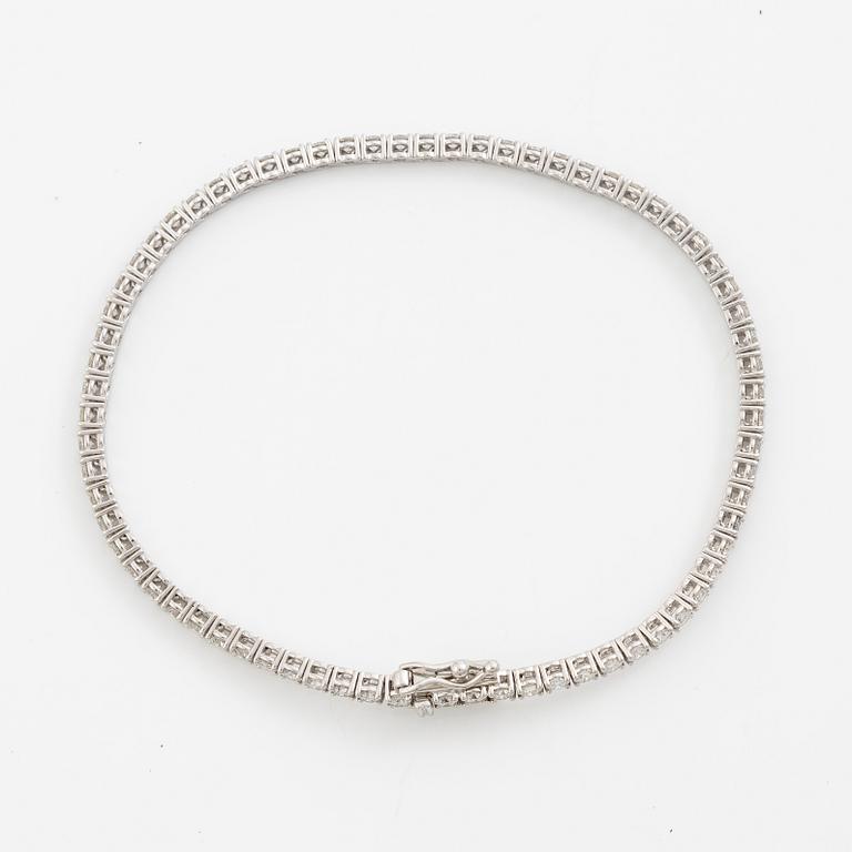 Tennis bracelet 18K white gold with brilliant-cut diamonds.