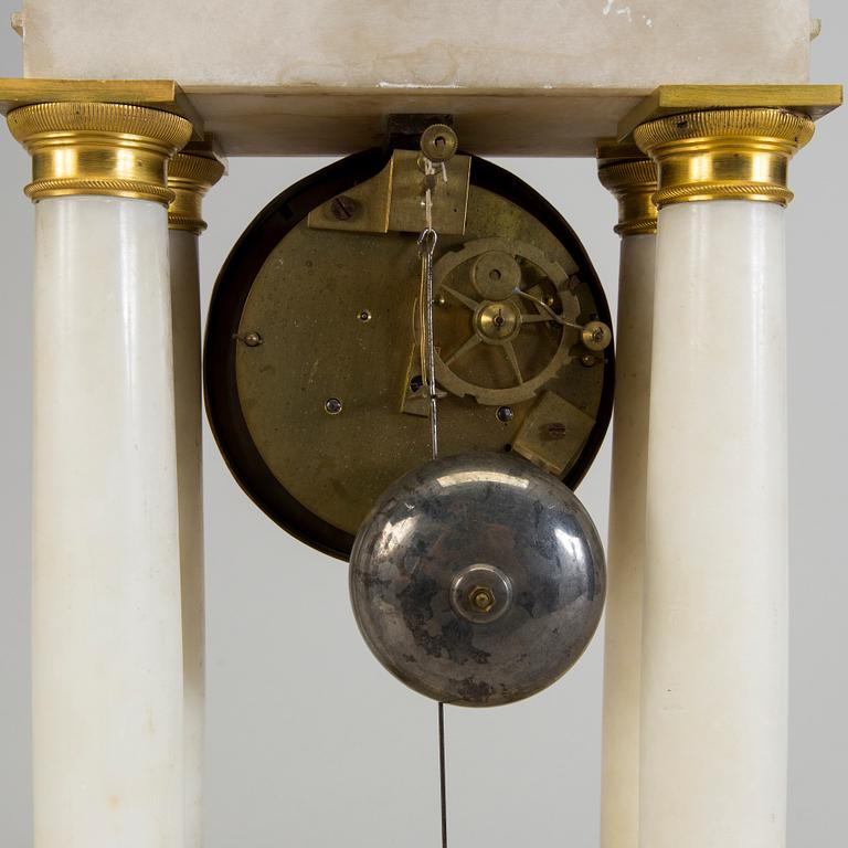 AN ALABASTER AND GILT BRASS TABLE CLOCK, mid 19th century.