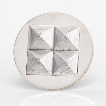 Kaija Aarikka, Brosch, sterlingsilver, numrerad 5/8. Alpo Jääskeläinen, Helsingfors 1972.