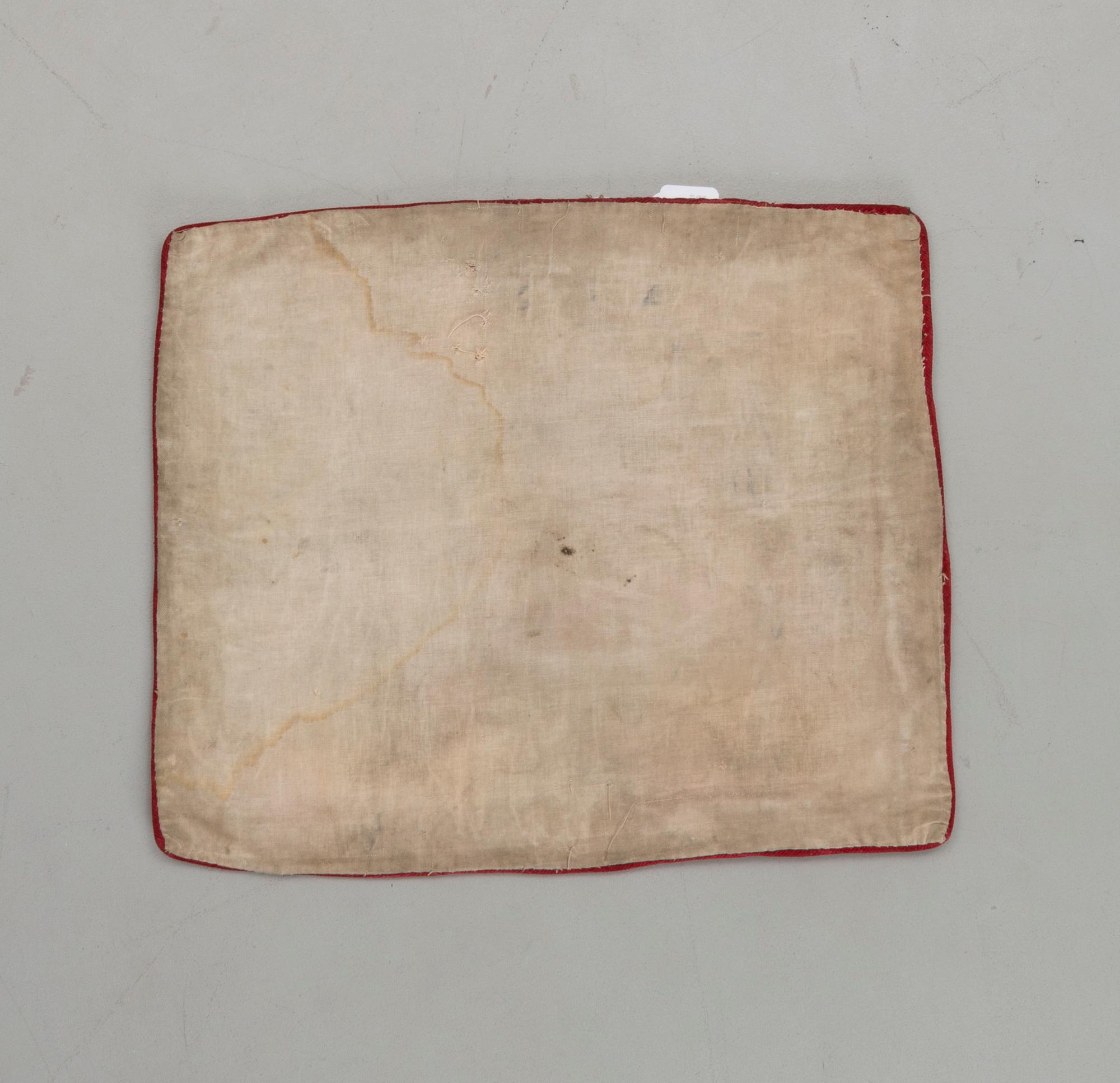 SADELTÄCKE, Tibet, 1900-talets första hälft. Ca 65x78 cm.