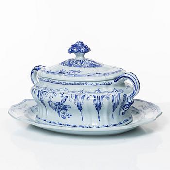 Rörstrand, A porcelain tureen with lid and a platter, after an original from 1758 and 1760, Rörstrand, Sweden, 1970's.
