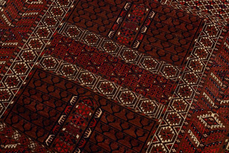 An antique Ensi Hartchloo rug, ca 145 x 130 cm.