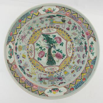 Wash basin China 20th century porcelain.
