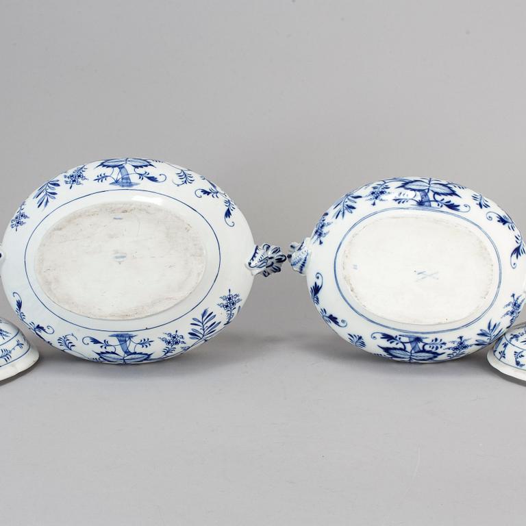 Two large porcelain 'Blue Onion pattern' tureens with covers, Germany, Meissen, 20th century.