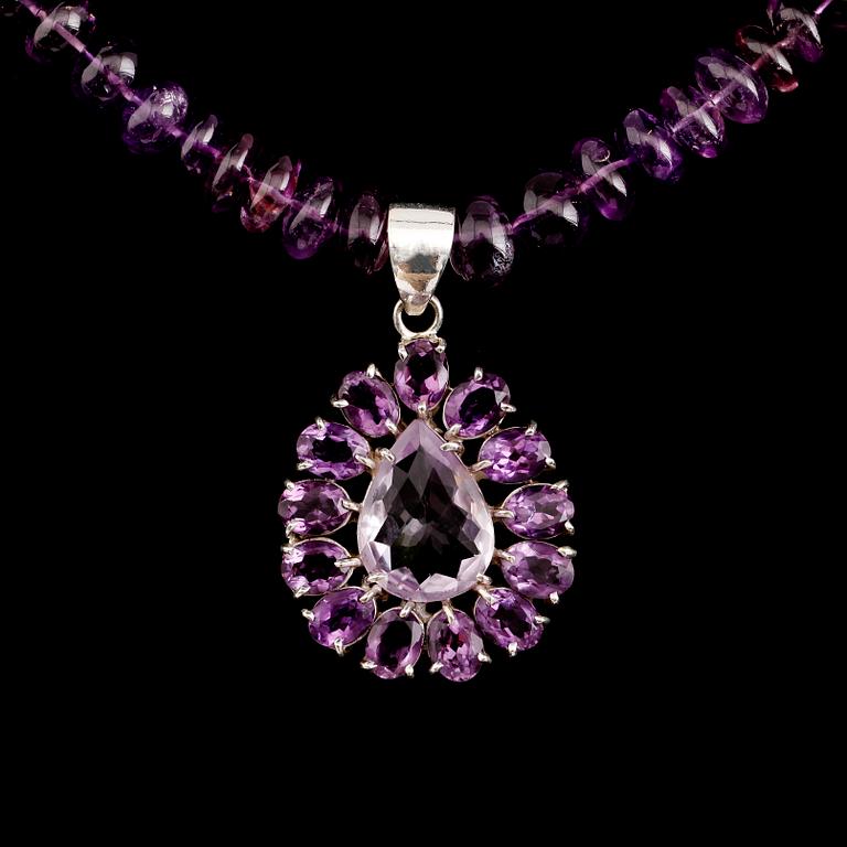 COLLIER, silver och ametister.