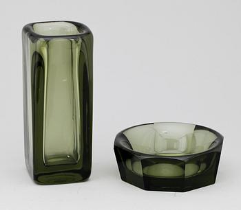 VAS SAMT SKÅL, glas, Vicke Lindstrand, sign.