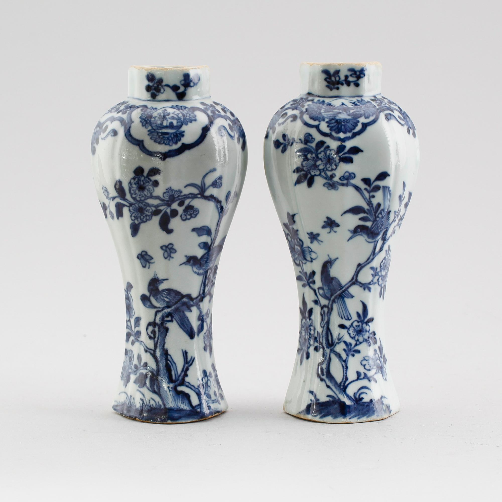 VASER, 1 par, porslin, Kina, Qianlong 1736-1795.