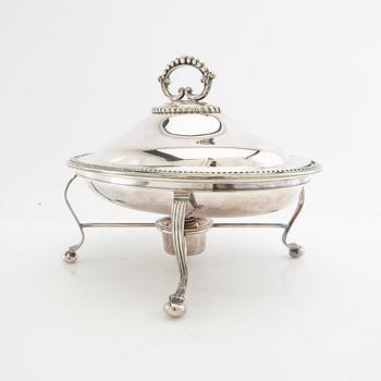 Mappin & Webb sauceboat with lid on a stand, silver plate, England, first half of the 20th century.