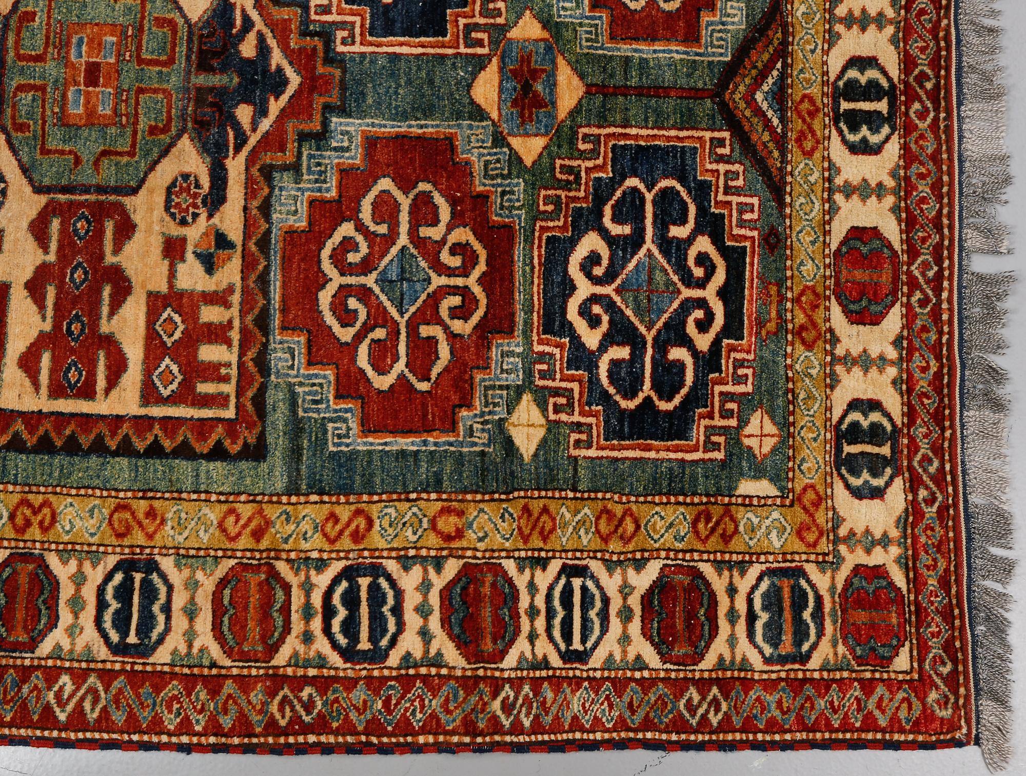 MATTA, Kaukasien, 1900-talets senare del, 209 x 148 cm.