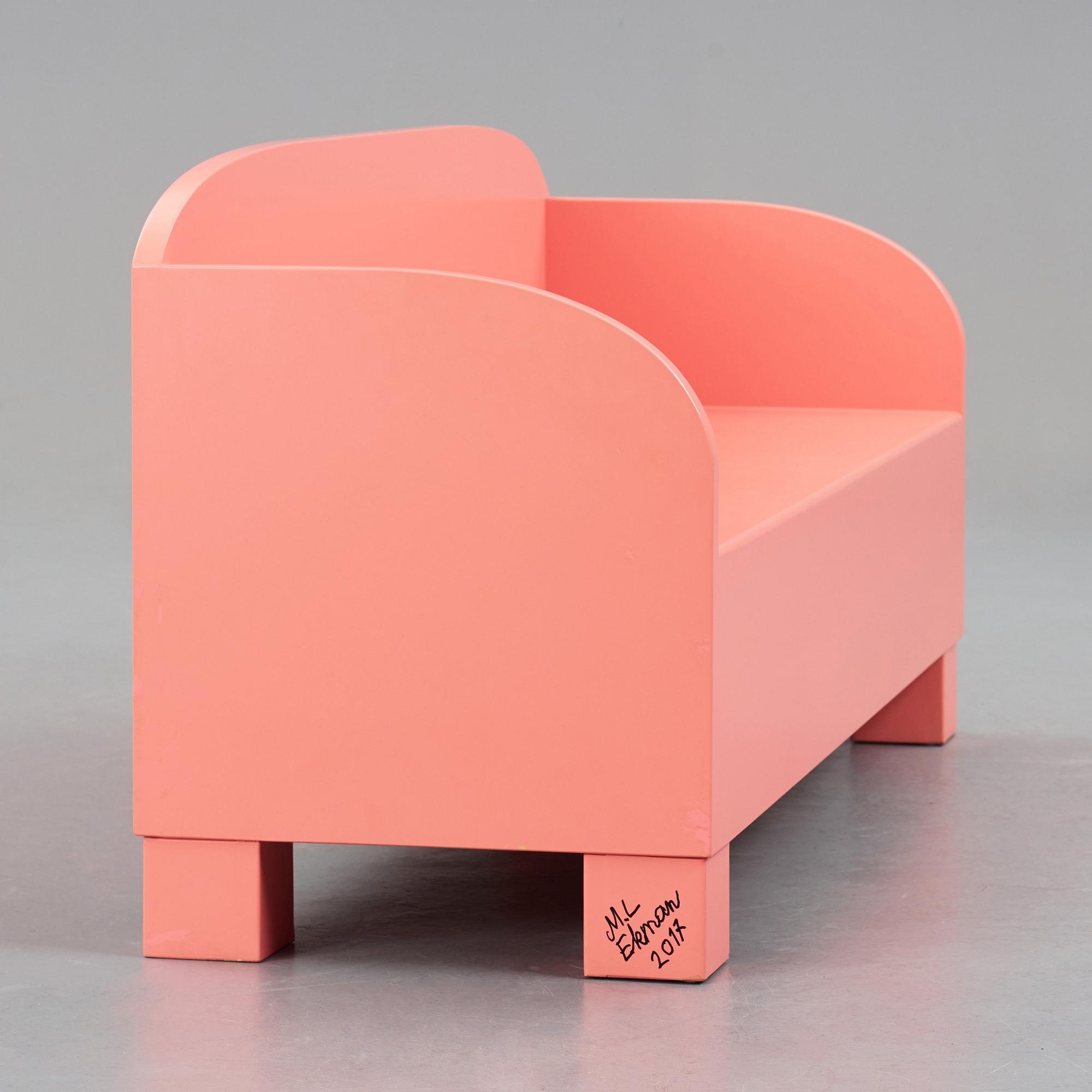 Marie-Louise Ekman, bänk/soffa, utförd till Marie-Louise Ekmans utställning på Moderna Museet, Stockholm 2017.