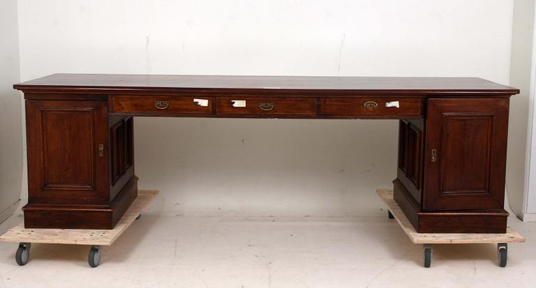 SKRIVBORD, omkring 1900.