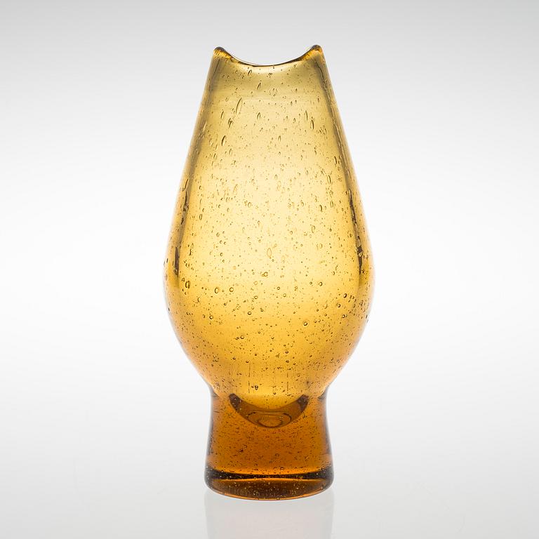 A vase signed Runar Engblom Riihimäen Lasi Oy. From the 1950/60s.