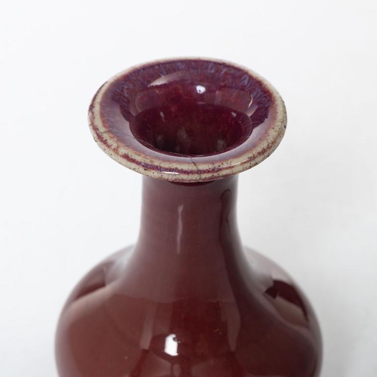 Two Chinese vases, Qing dynasty, 19th century.