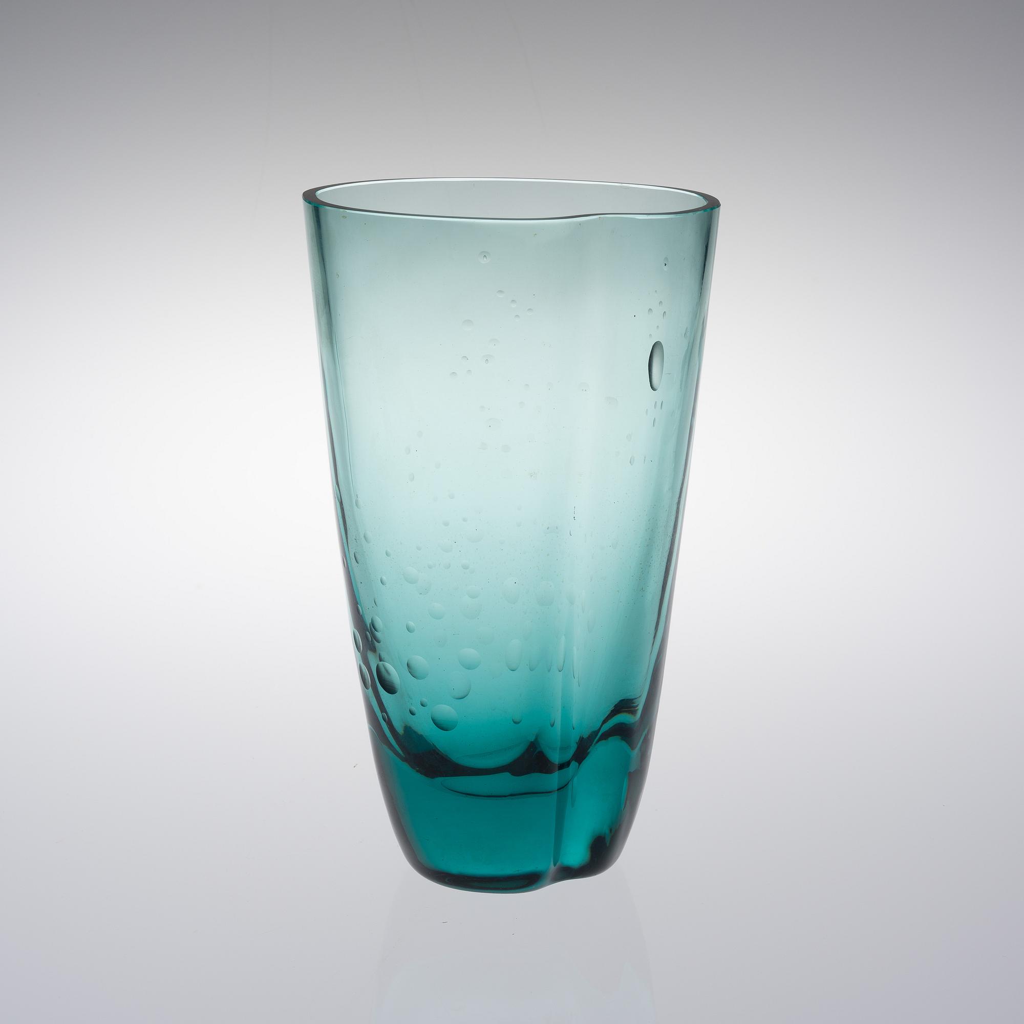 GÖRAN HONGELL, A VASE. Signed GH 6335, Karhula.