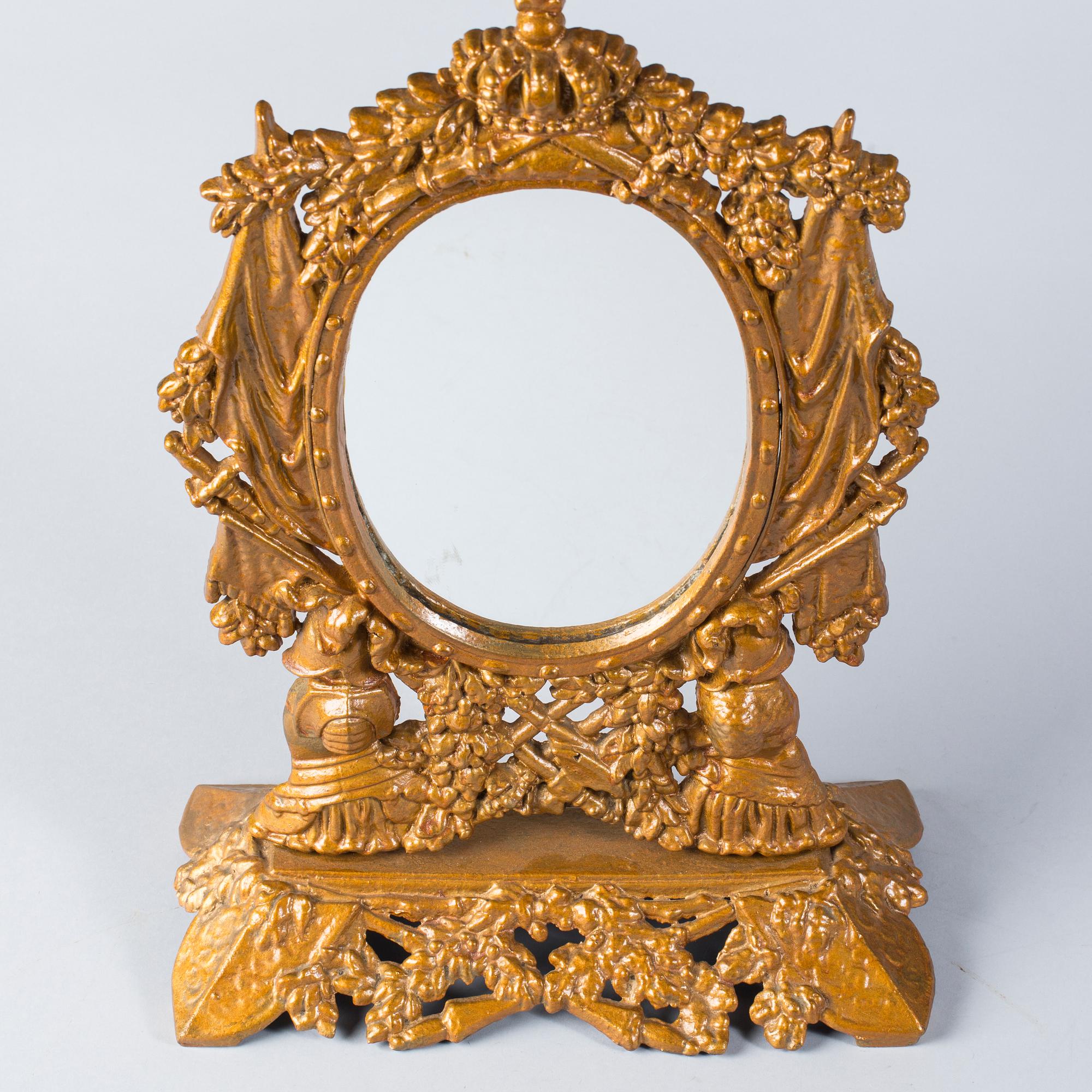 BORDSSPEGEL, omkring 1900.