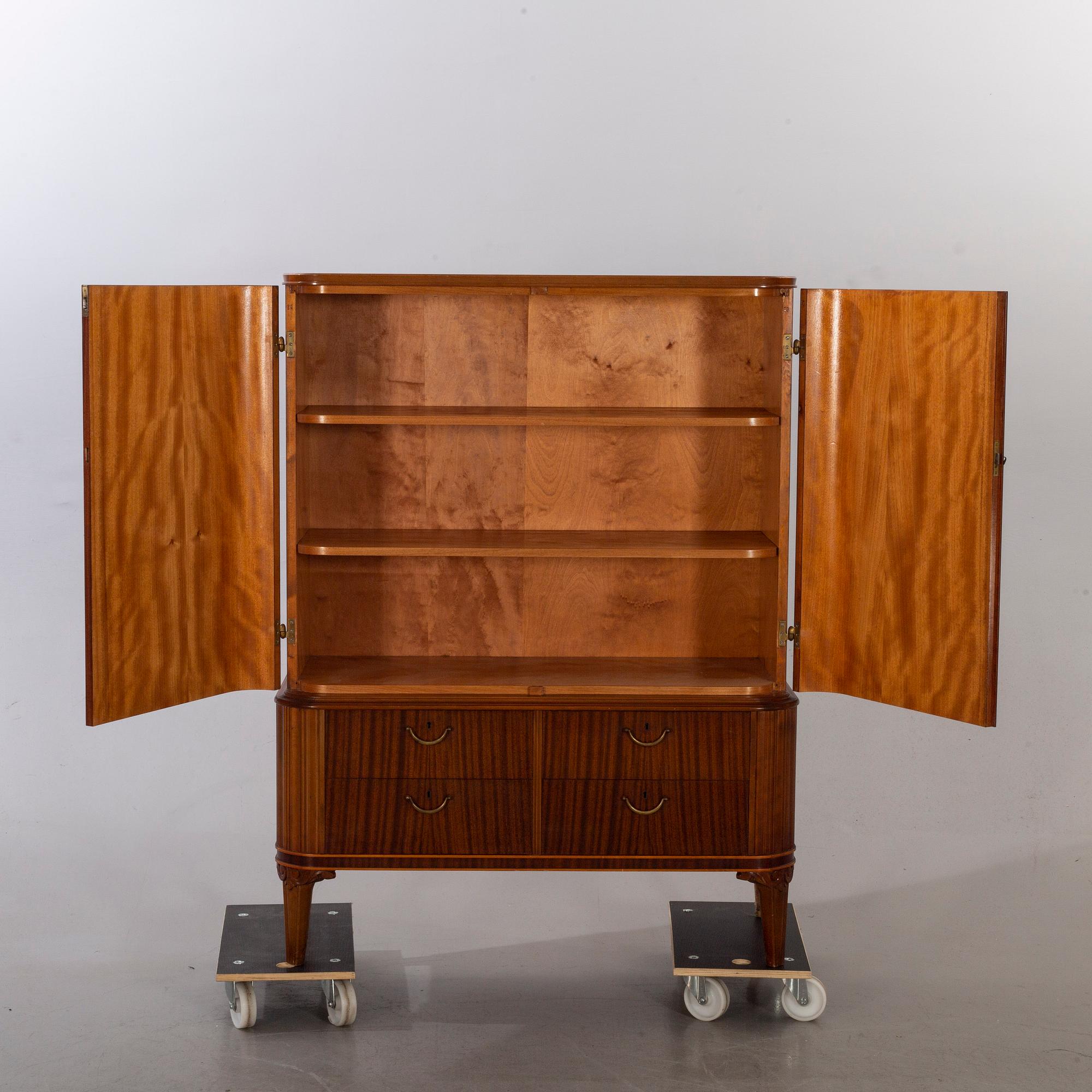 A mid 20th century cabinet.