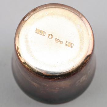 POKALER, 3 st samt BÄGARE, 3 st, silver, 1900-tal. Vikt ca 433 g.