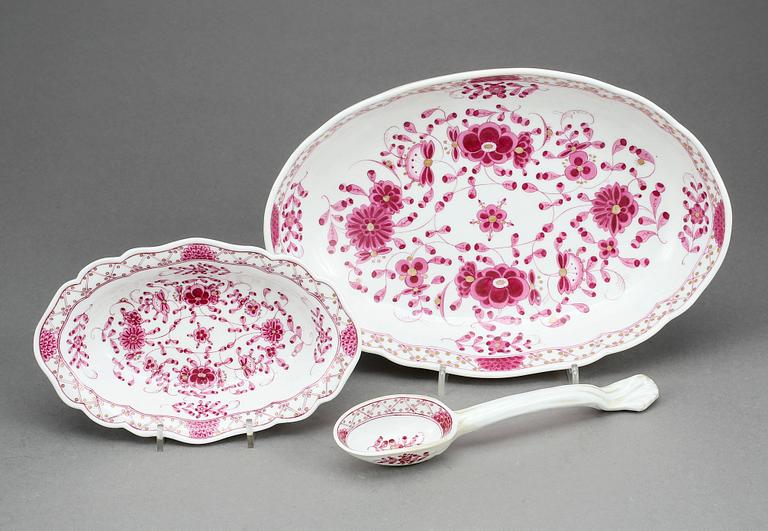 MATSERVIS, 37 delar, porslin, "Indianische blumen", Meissenliknande märke, 1800-tal.