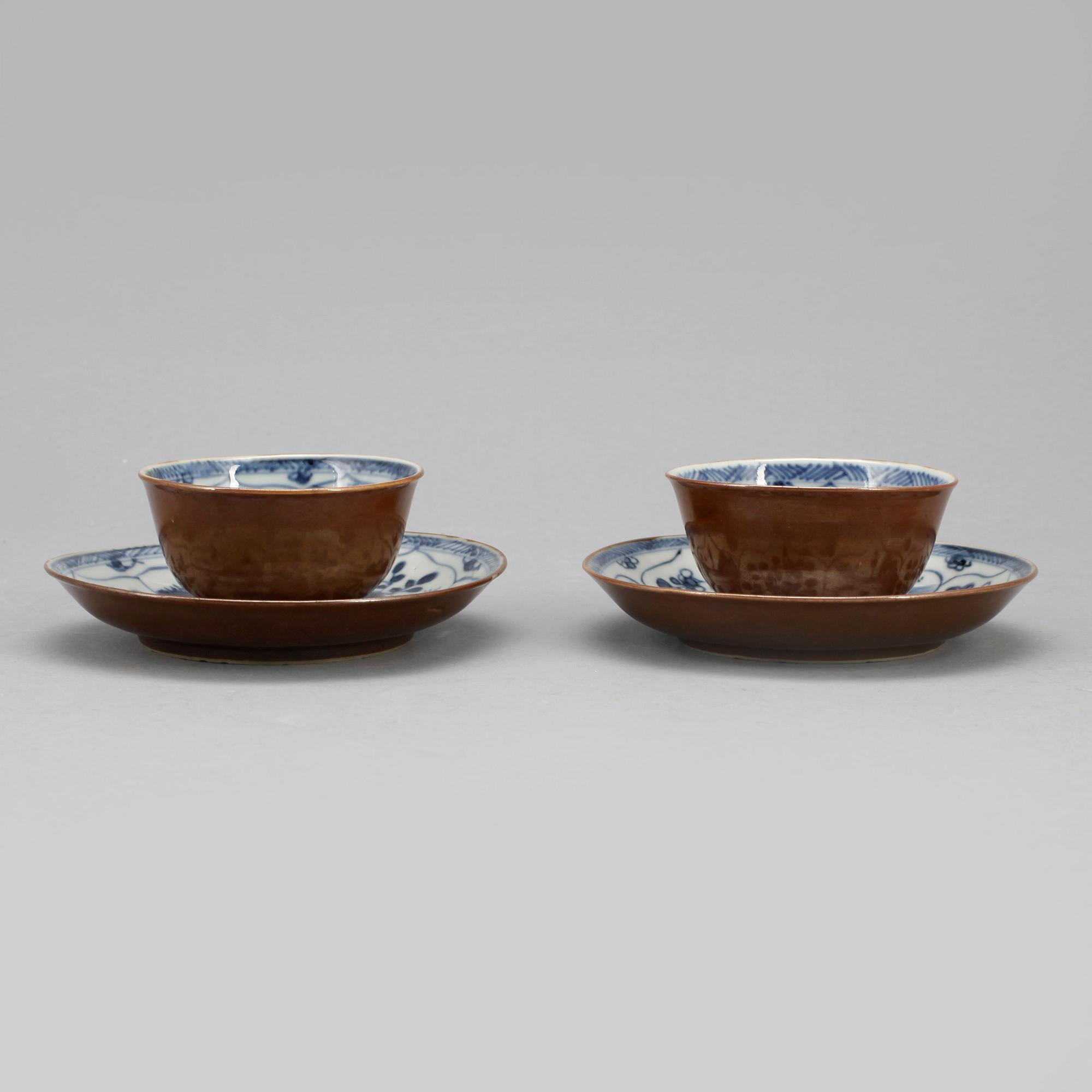 KOPPAR MED FAT, ett par, porslin, Qianlong, Kina 1700-tal.