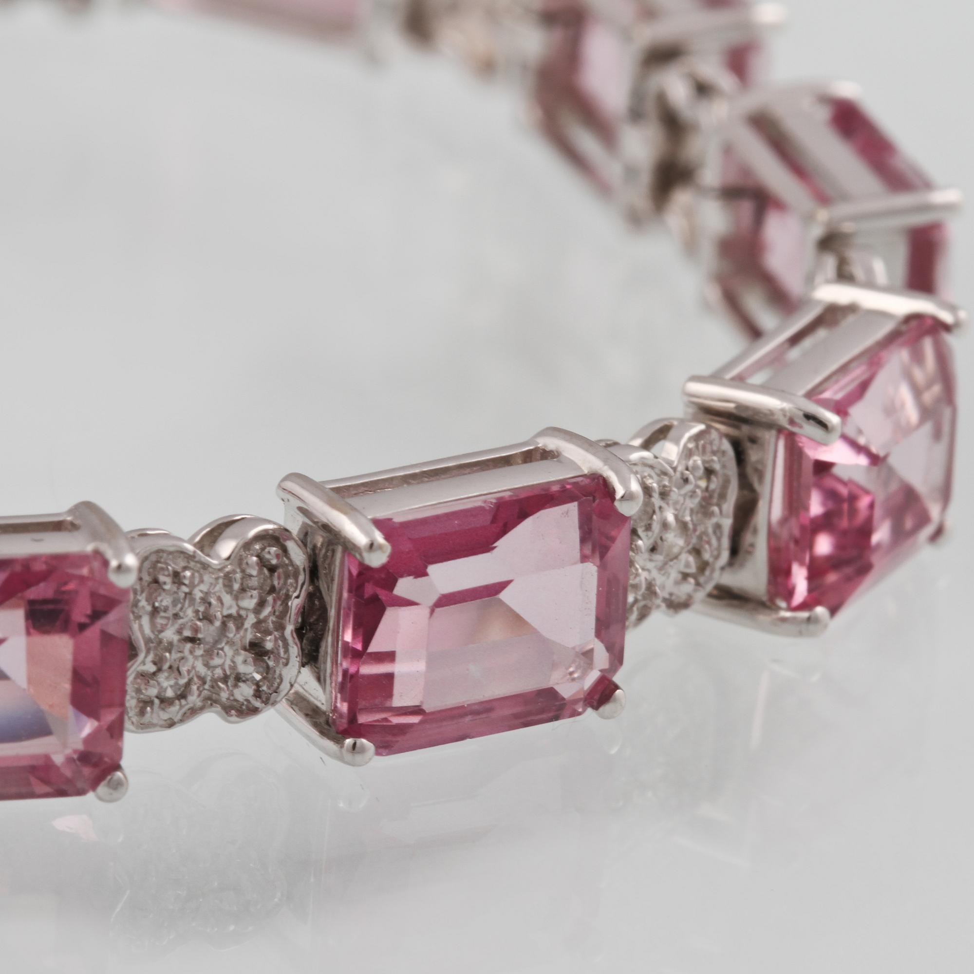 ARMBAND, 14K vitguld med rosa topaser samt briljantslipade diamanter. Vikt 19,5 gram.