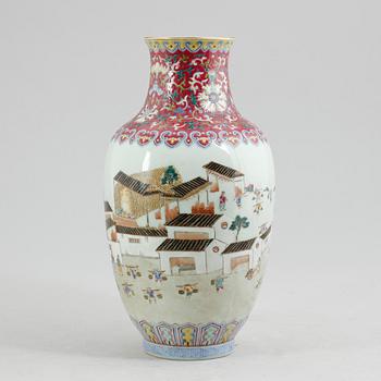 VAS, porslin, Kina, 1900-tal.