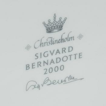 SERVISDELAR, 36 st, porslin. "Christineholm" eller "Marianne Royal Blue", Millenium 2000, design Sigvard Bernadotte.