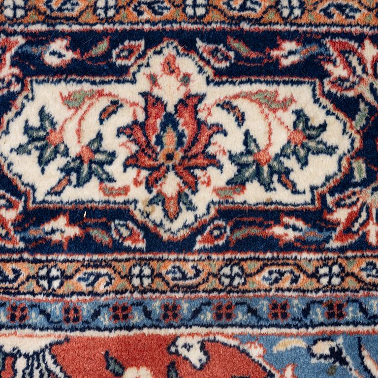 A Sarouk carpet, c. 330 x 215 cm.