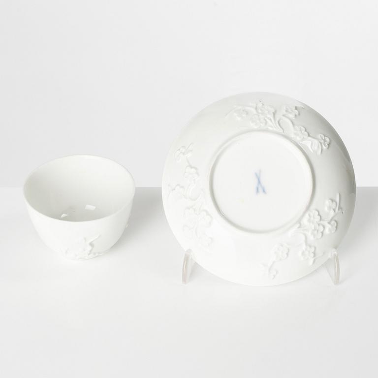 A blanc de Chine cup with saucer, Meissen, 18th century.