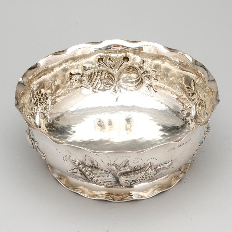 SKÅL, silver, C G Råström, Stockholm, 1946.  Vikt ca 482 gram.