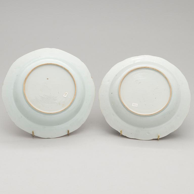 Chinese 18th-Century porcelain dishes, four pairs of dishes and two single soup bowls.