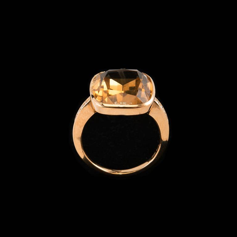 A RING, citrine, brilliant cut diamonds c. 0.12 ct. 18K gold T. Tillander 2007. Size 17, weight 6 g.