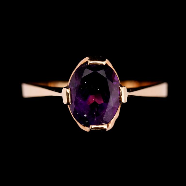 RING, 18 k guld, ametist ca 1.40 ct, svenska stämplar 1989.